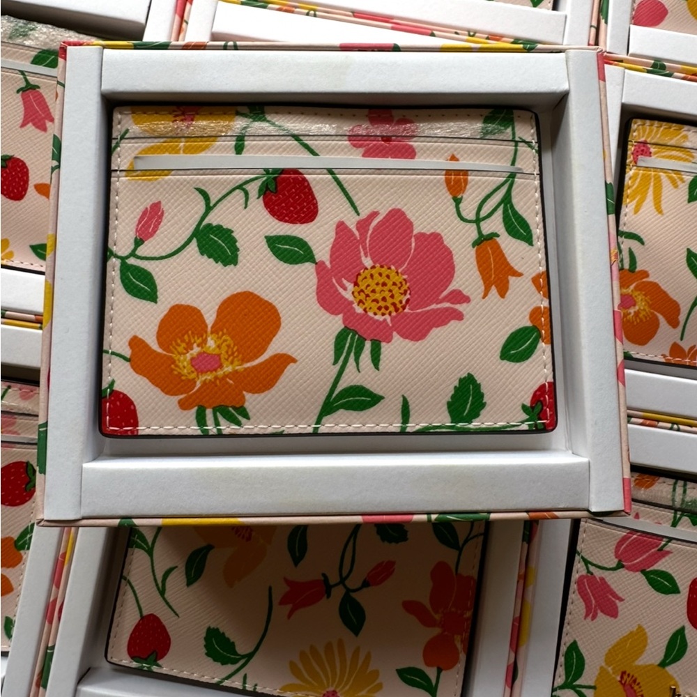 ❤️❤️❤️Kate Spade Floral Card Holder❤️❤️❤️ - Picture 4 of 4